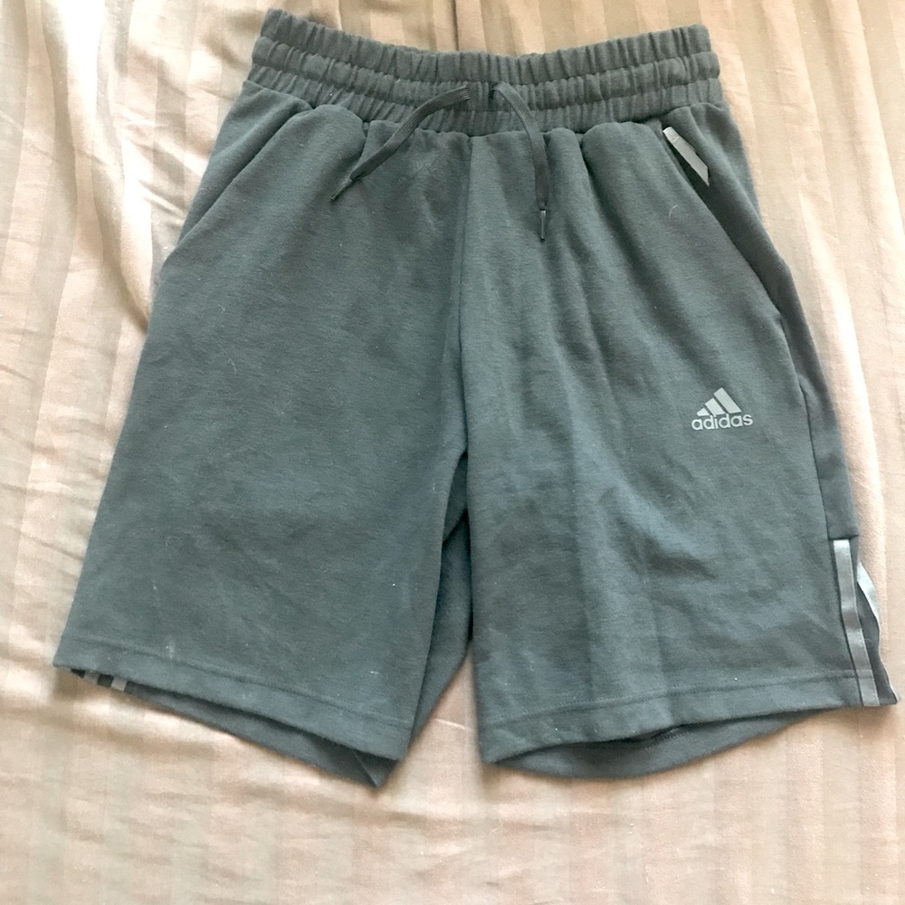 Adidas athletic shorts | 7’